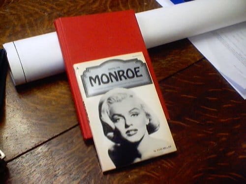 Marilyn Monroe (Pyramid illustrated history of the movies) Mellen, Joan